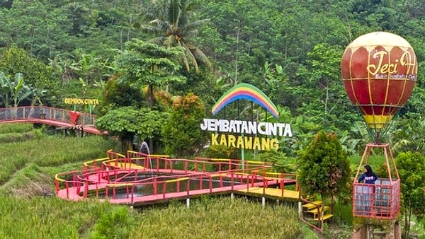 Menjelajahi Keindahan Desa Wisata Mekarbuana di Karawang | Bisik.id