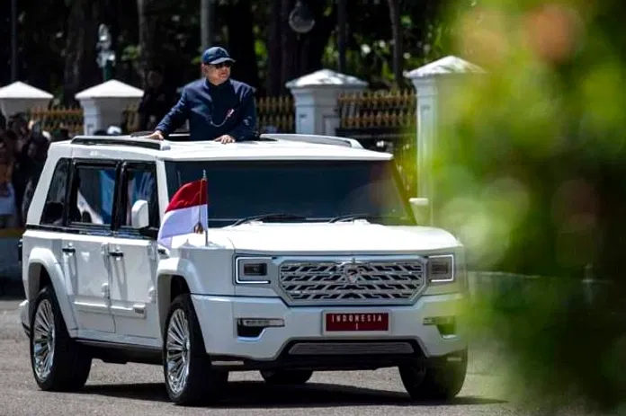 Prabowo Hentikan Mobil Impor, Menteri Mulai Gunakan Maung Pindad! | Bisik.id