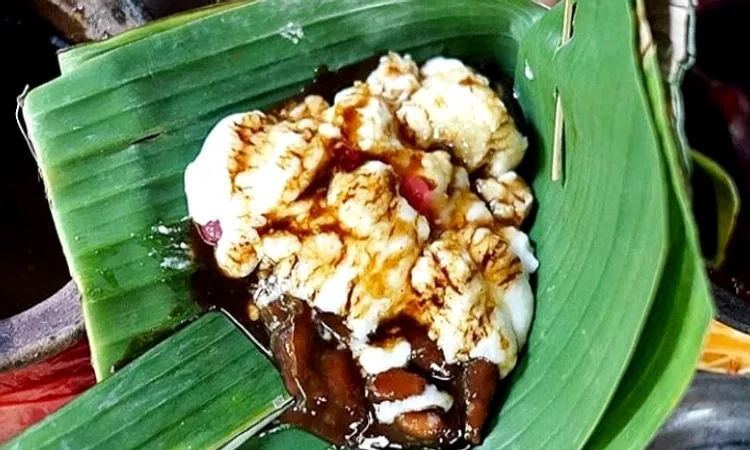 Tajin Sobih: Bubur Khas Madura dengan Kuah Gula Merah yang Manis dan Gurih